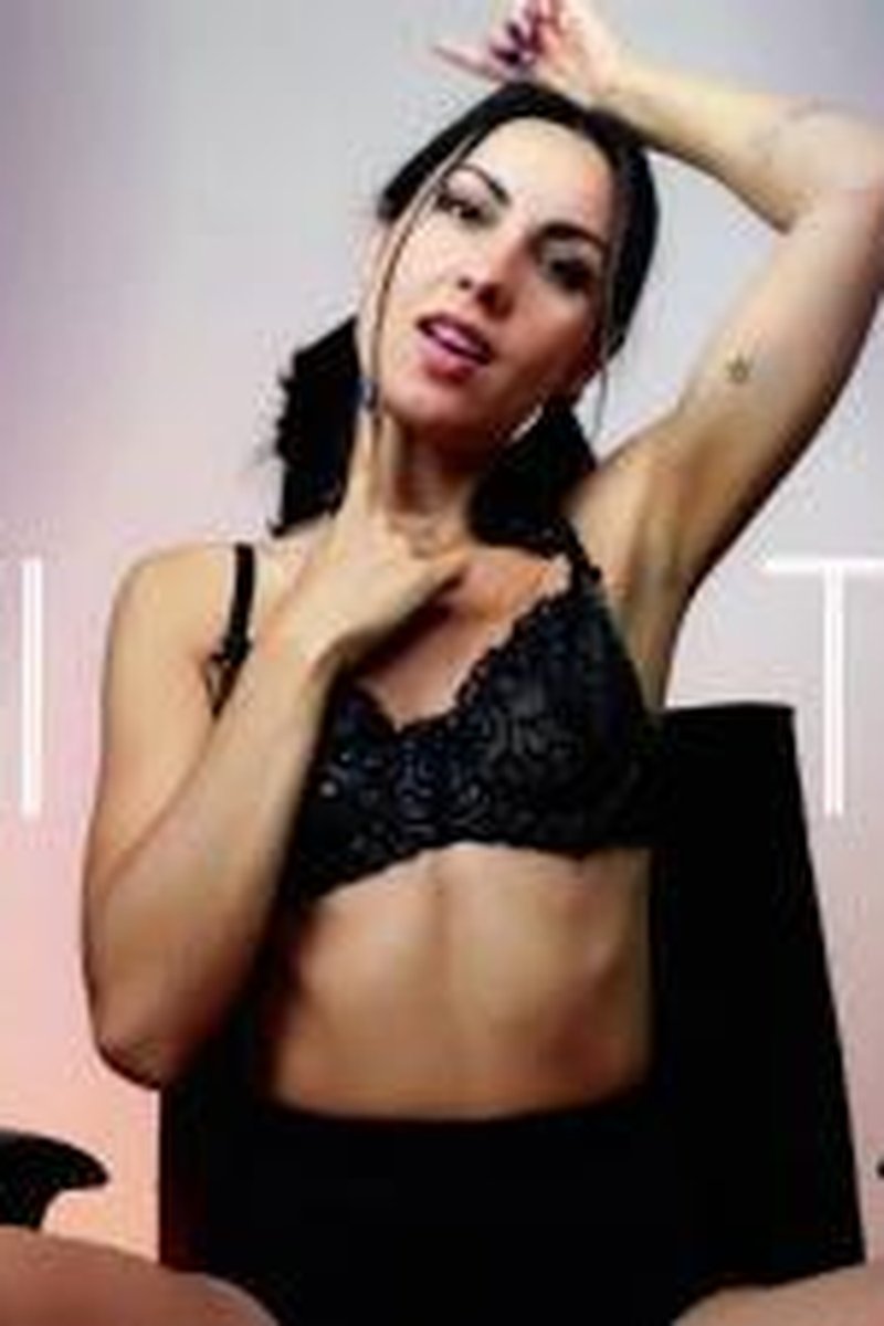 Commitment - Screenshot 1 of 4 - Cum Eating