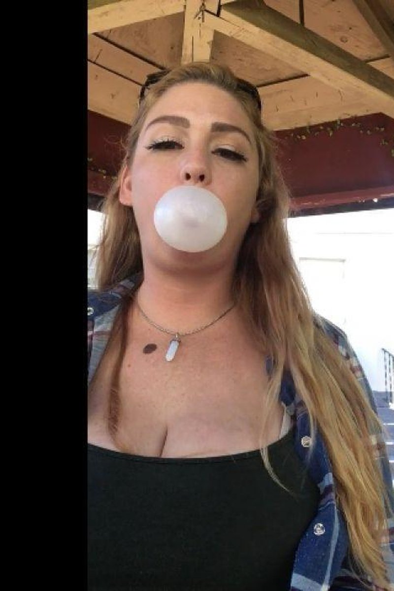 Bubble Blowing Outside - Screenshot 1 of 4 - Bubble Gum