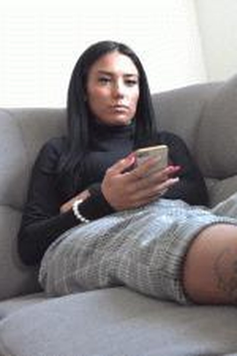 Rovina Serving A Top Model Suck My Tasty Toes - Screenshot 1 of 4 - Foot Fetish