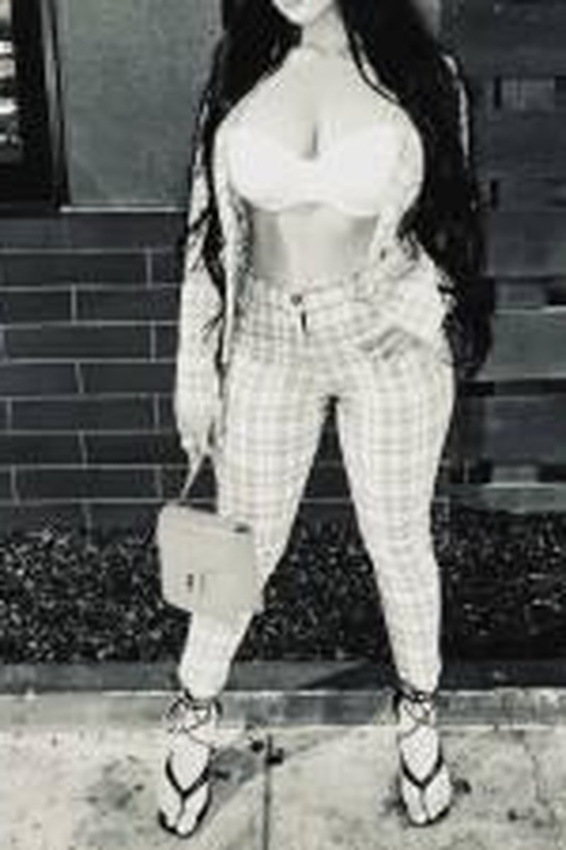 Class - Screenshot 1 of 4 - Natural Tits