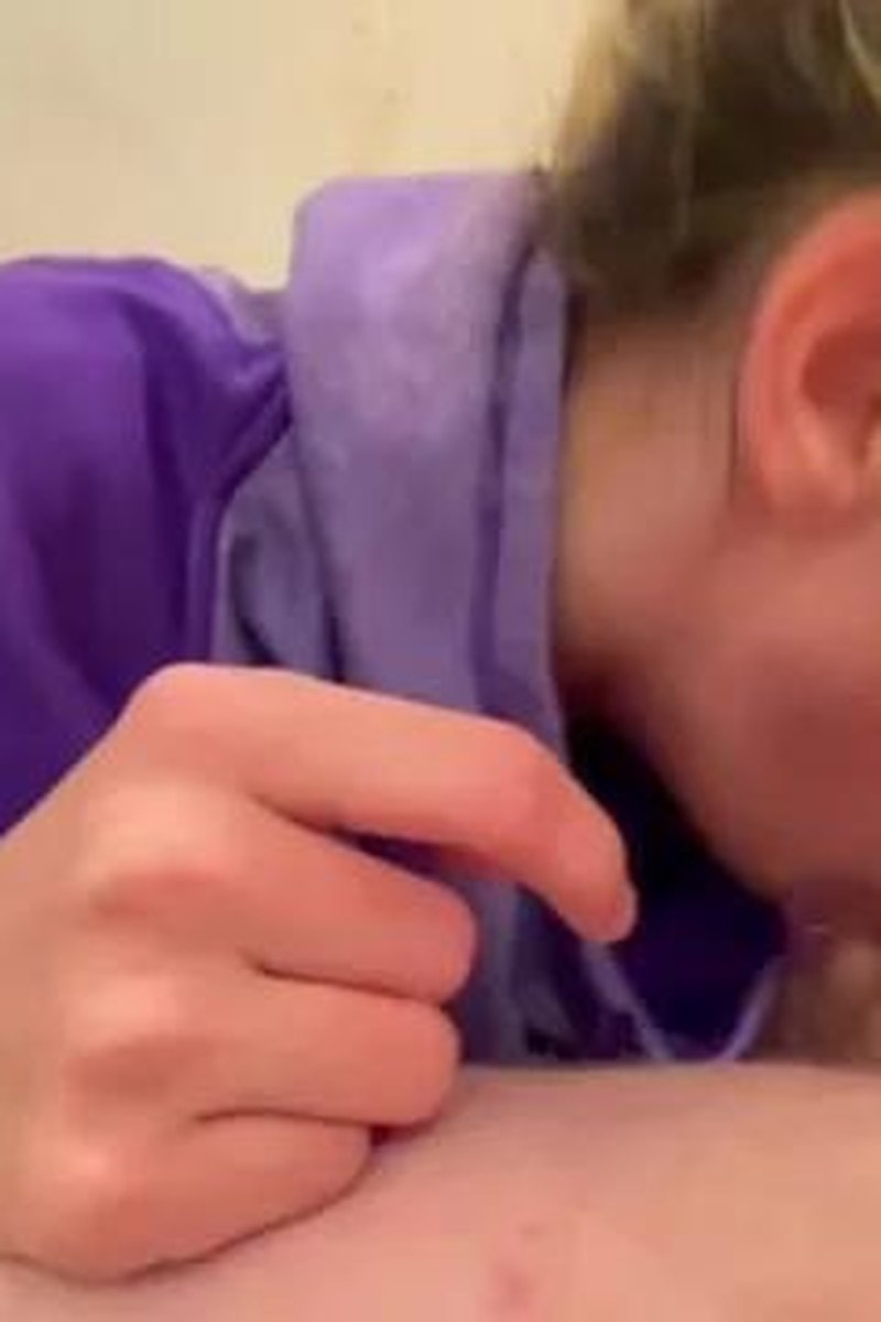 Choking It Down - Screenshot 1 of 4 - Blowjob