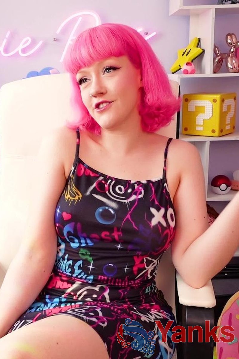 Evie Rees Interview - Screenshot 1 of 4 - Adorable