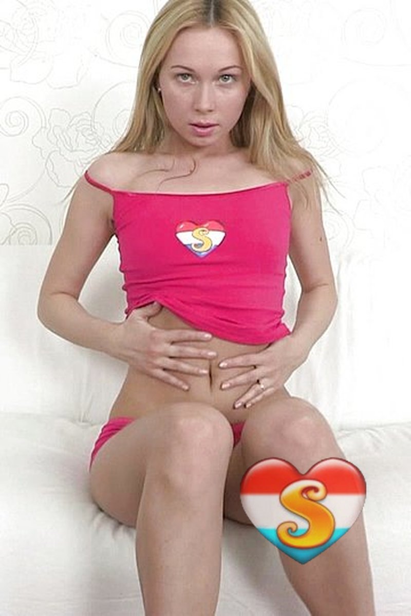 Blonde 18-Year-Old Lina Napoli Uses Sex Toy on Shaved Pussy in Hot Solo - Screenshot 1 of 4 - Blond Hair