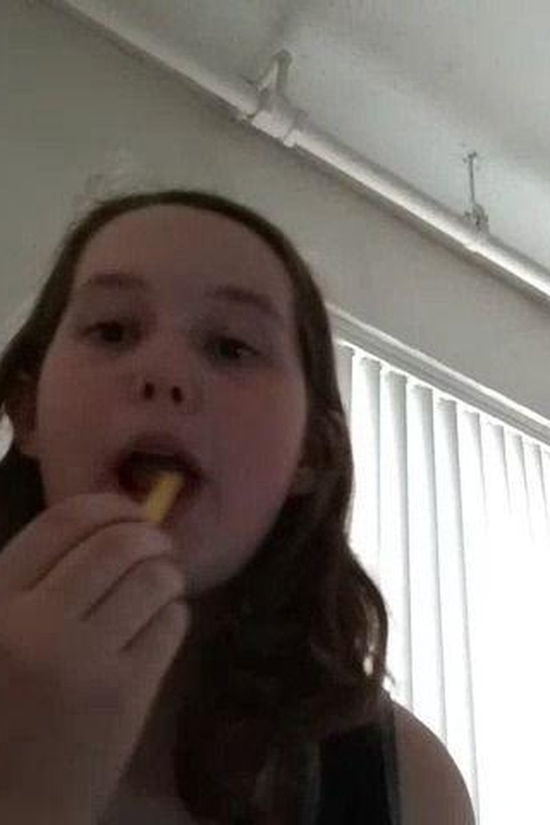 Mukbang - Screenshot 1 of 4 - Brown Hair