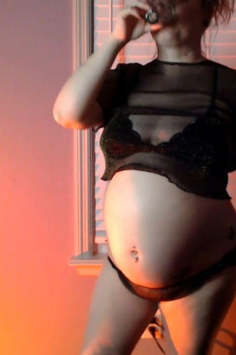 Live Series #010 - Screenshot 1 of 4 - Belly Fetish