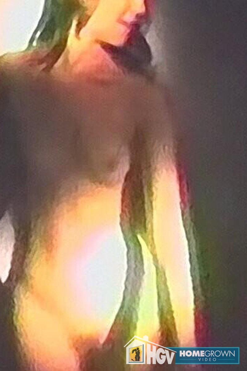 Amateur Does a Striptease - Screenshot 1 of 4 - Brown Hair