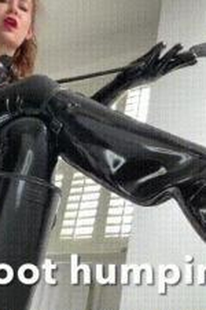 Shiny Boot-Humping Bitch! - Screenshot 1 of 4 - Boot Slave