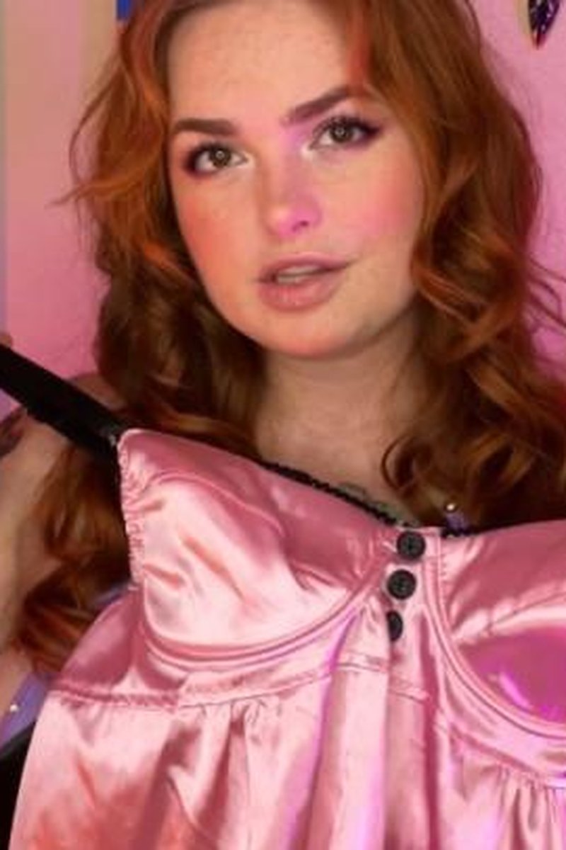 Feminization Transformation - Screenshot 1 of 4 - Bisexualencouragement