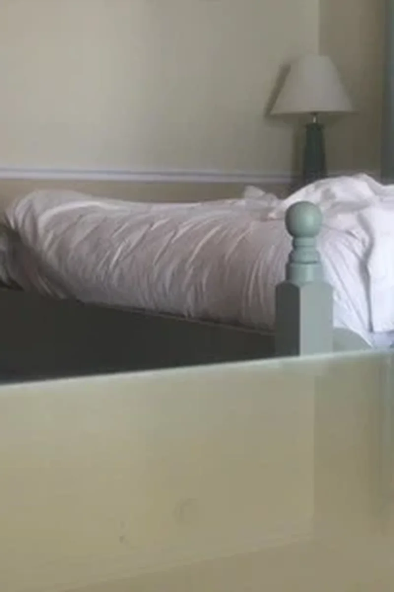 Hidden Camera "A/C Problems" - Screenshot 1 of 4 - Blond Hair