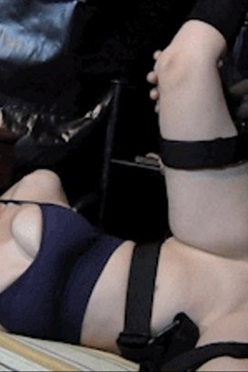 Interrogating Lara Croft - Screenshot 1 of 4 - All Sex