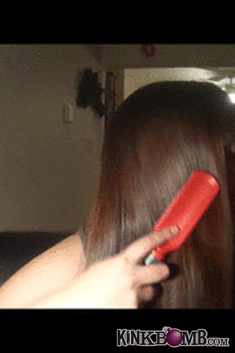 Mistress Kye: Brush My Hair - Screenshot 1 of 4 - Hair Pulling