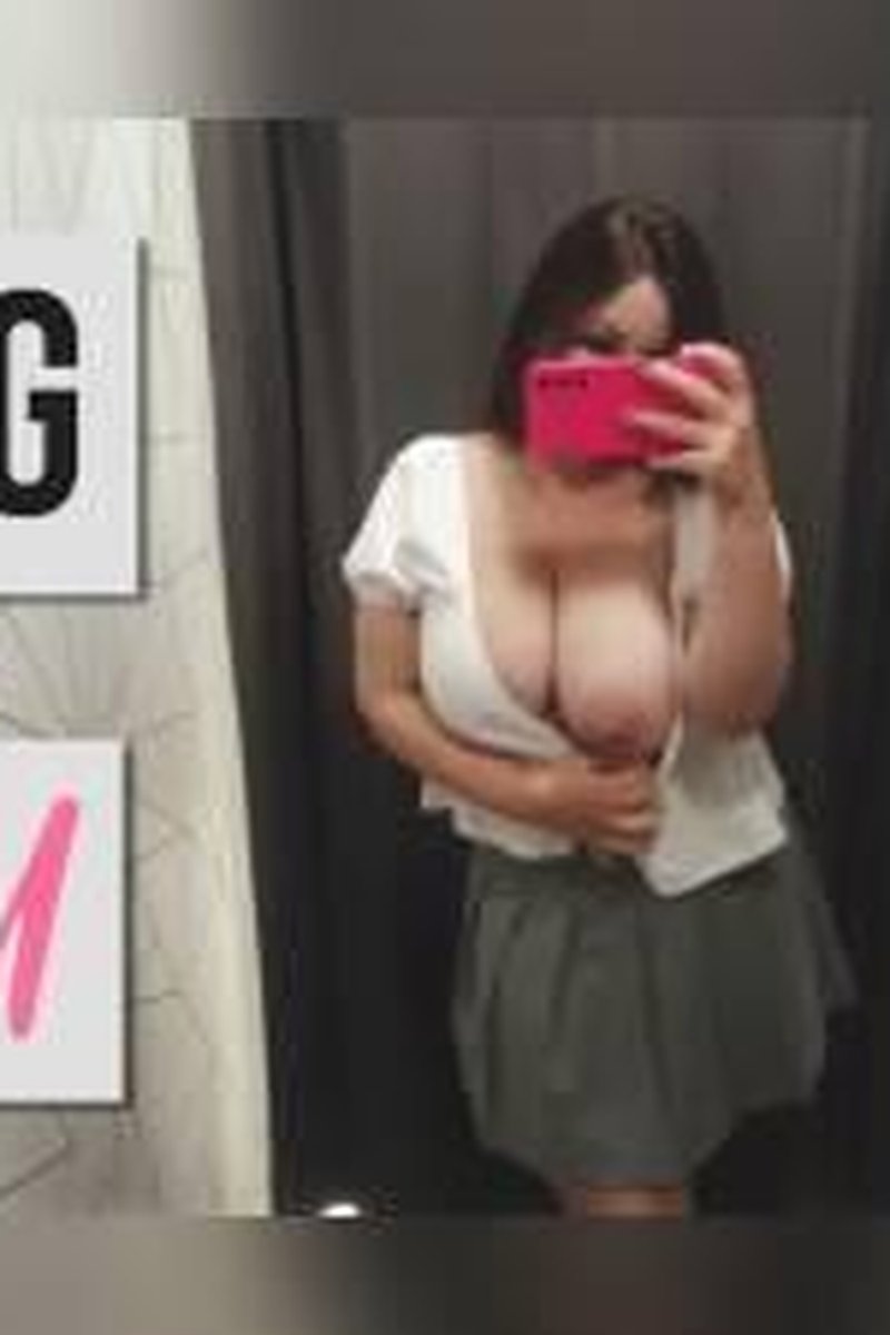 Fitting Room - Screenshot 1 of 4 - Big Tits