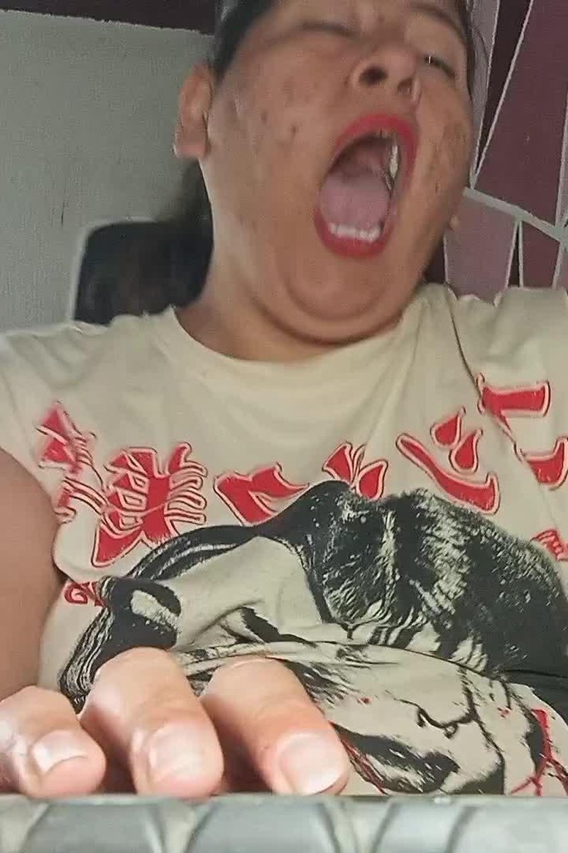 Yawning While Typing - Screenshot 1 of 4 - Face Fetish