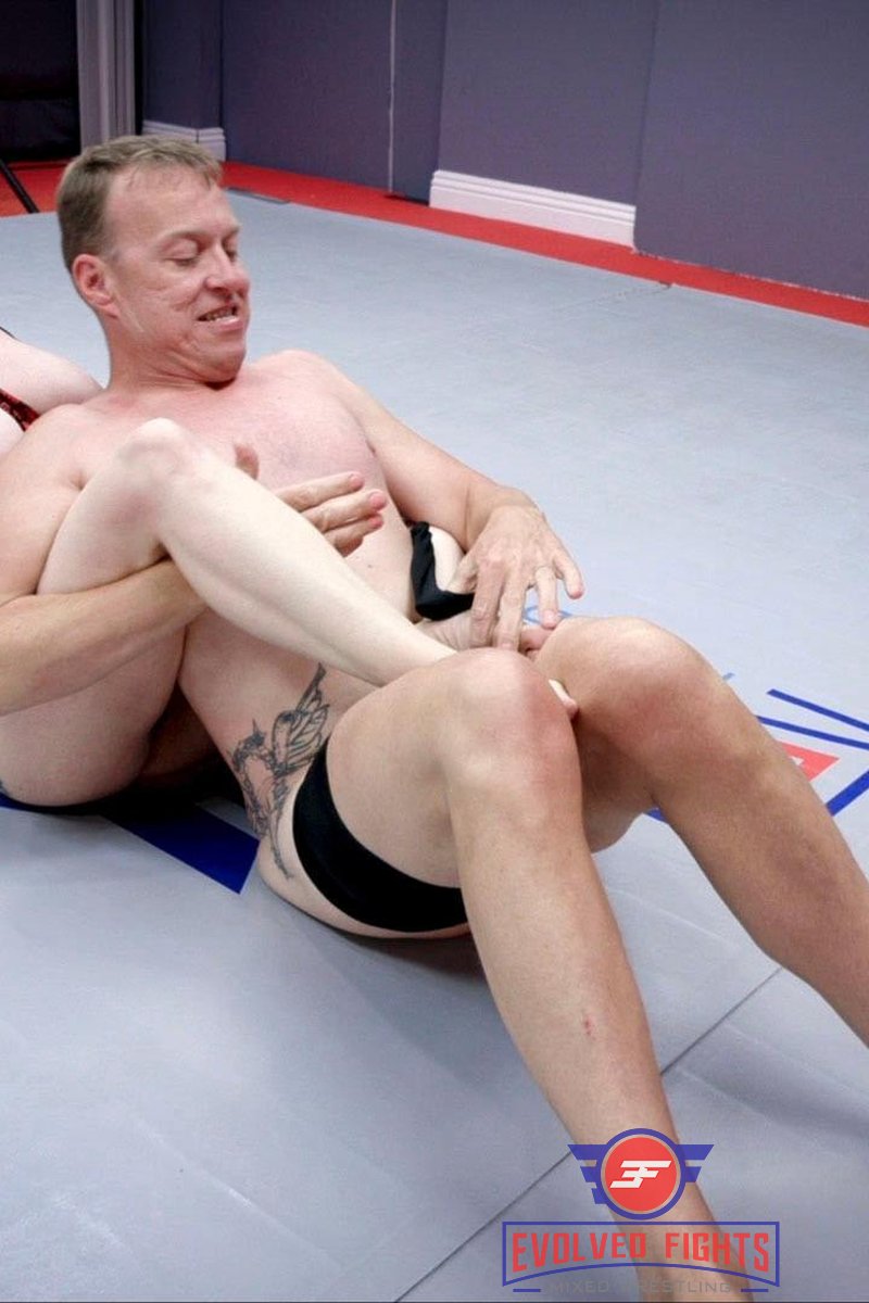 Celeste Sin vs Eric Dikkerson - Screenshot 1 of 4 - Blowjob