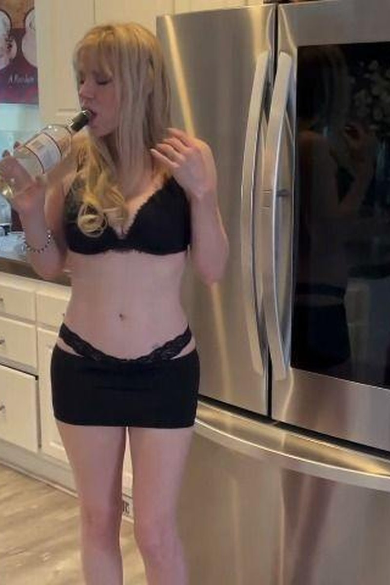 Aunt Stripper JOI - Screenshot 1 of 4 - Masturbation
