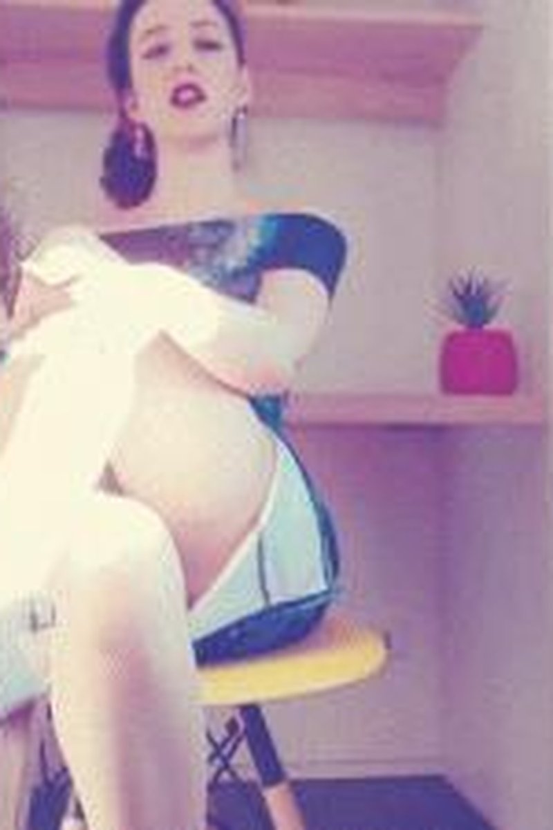 Obeis Pour Ma Beaute- Humiliation Tasks - Screenshot 1 of 4 - French Domina