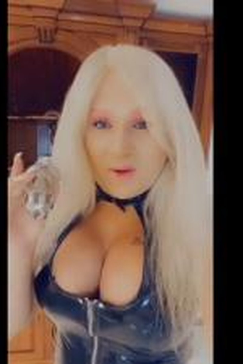 Shiny Simp! - Screenshot 1 of 4 - Bratty Goddess-bratty Princess