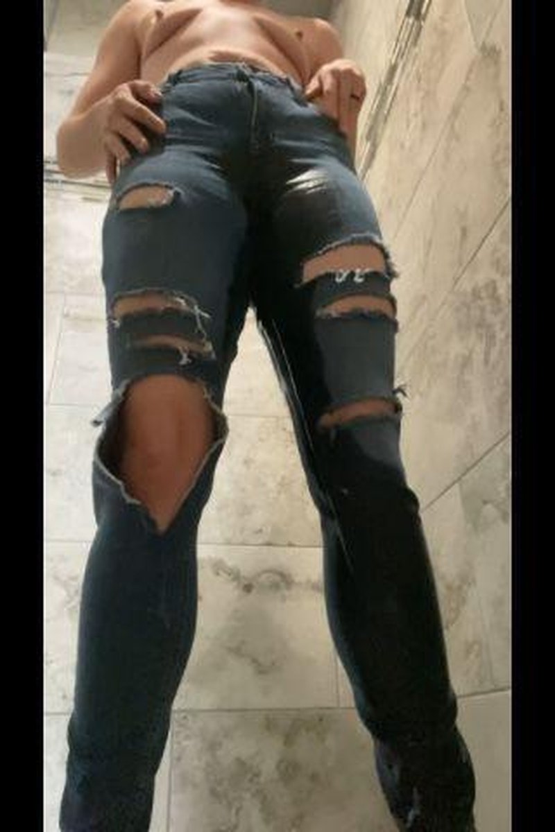 Piss Compilation - Screenshot 1 of 4 - Big Clit