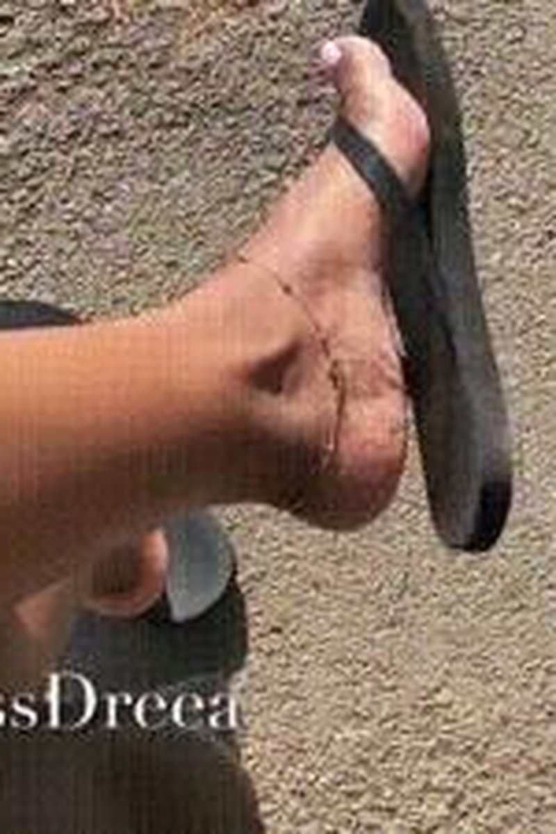 A Walk In The Park With Goddess Drea - Screenshot 1 of 4 - Captive