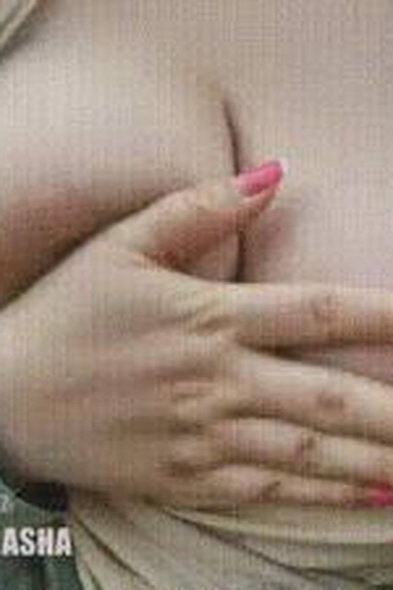 Outdoor Striptease - Screenshot 1 of 4 - Big Ass
