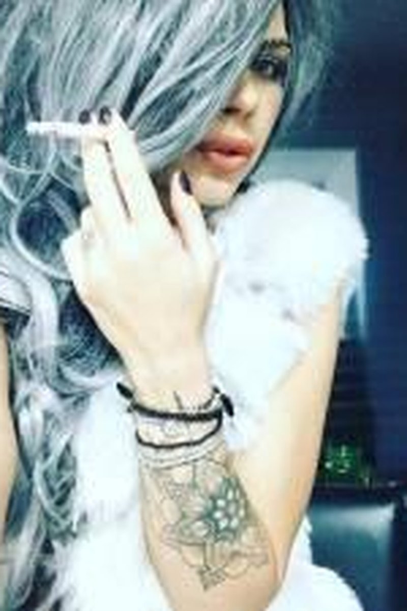 Queen - Screenshot 1 of 4 - 21 Year-old