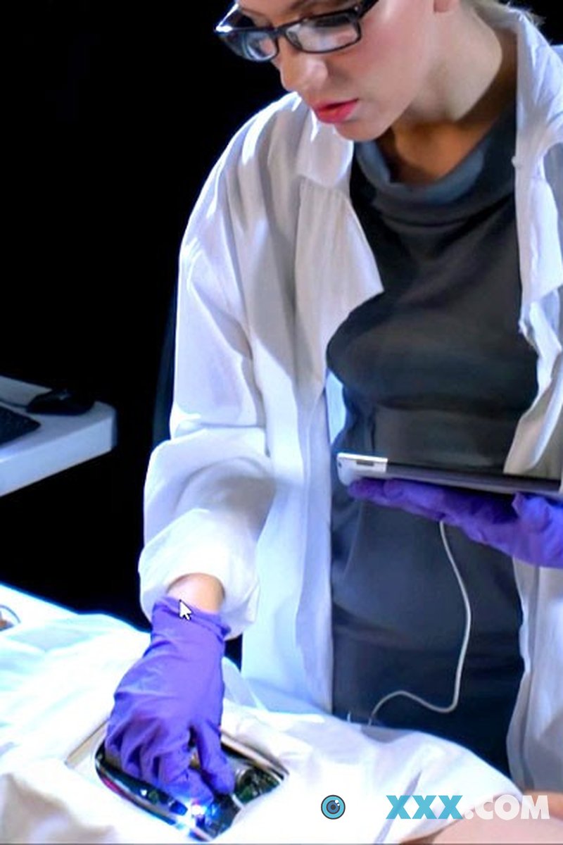 Rosie the Cheerbot-Reprogramming - Screenshot 1 of 4 - Blond Hair