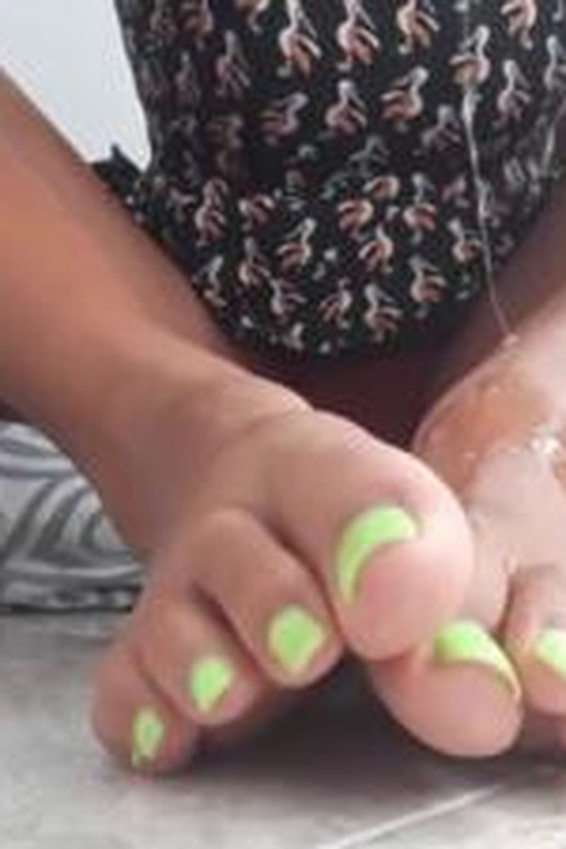 Drooly Feet - Screenshot 1 of 4 - Fetish