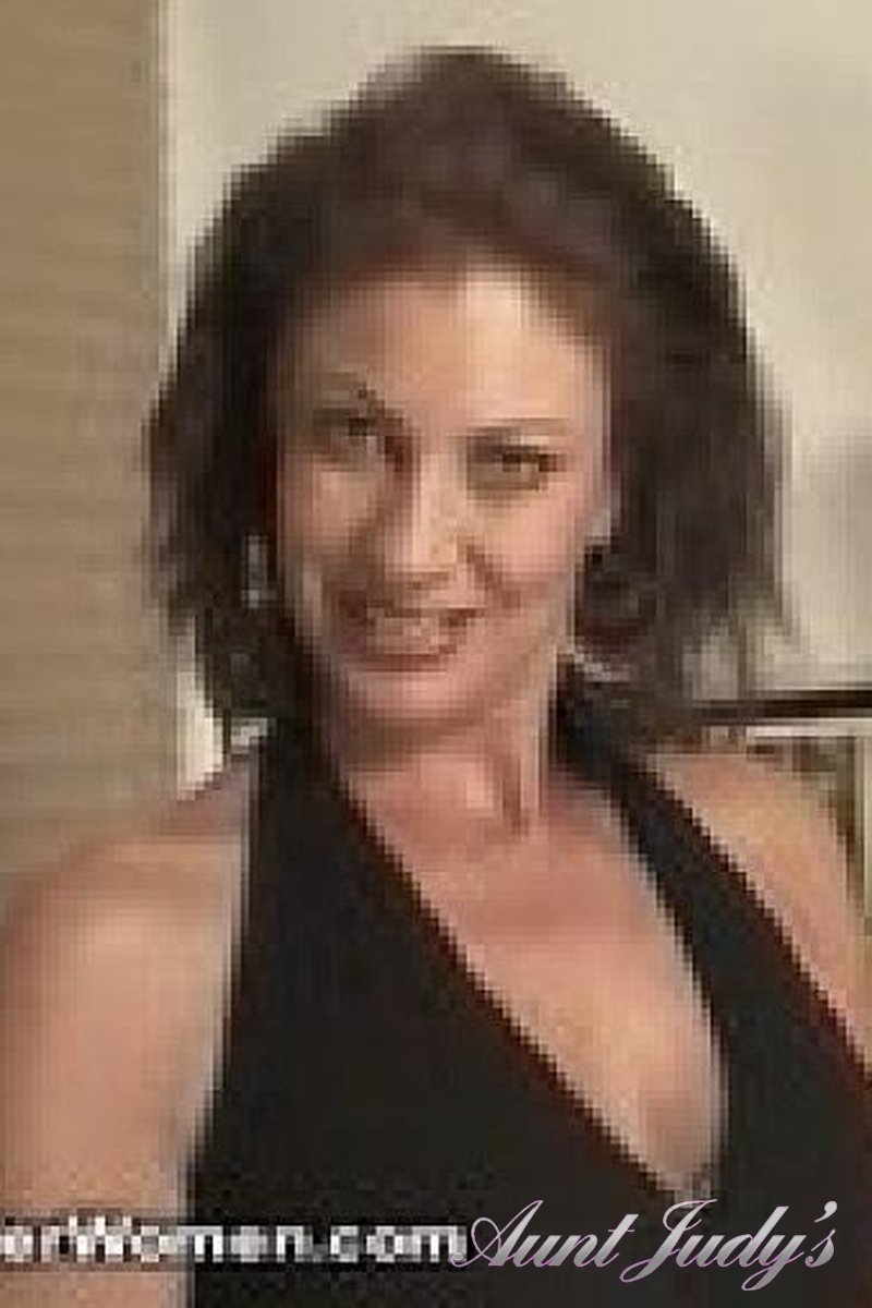 4 Clips - Screenshot 1 of 4 - Vanessa Van041