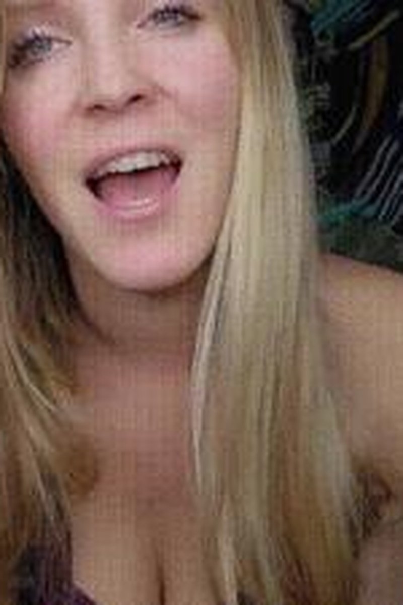 Ripoff Bitch - Screenshot 1 of 4 - Bitch