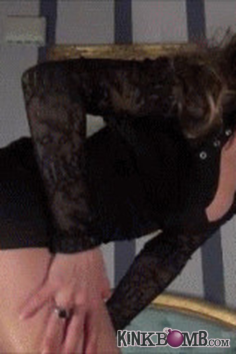 Devious Queen: Stroker Bee. - Screenshot 1 of 4 - Femdom