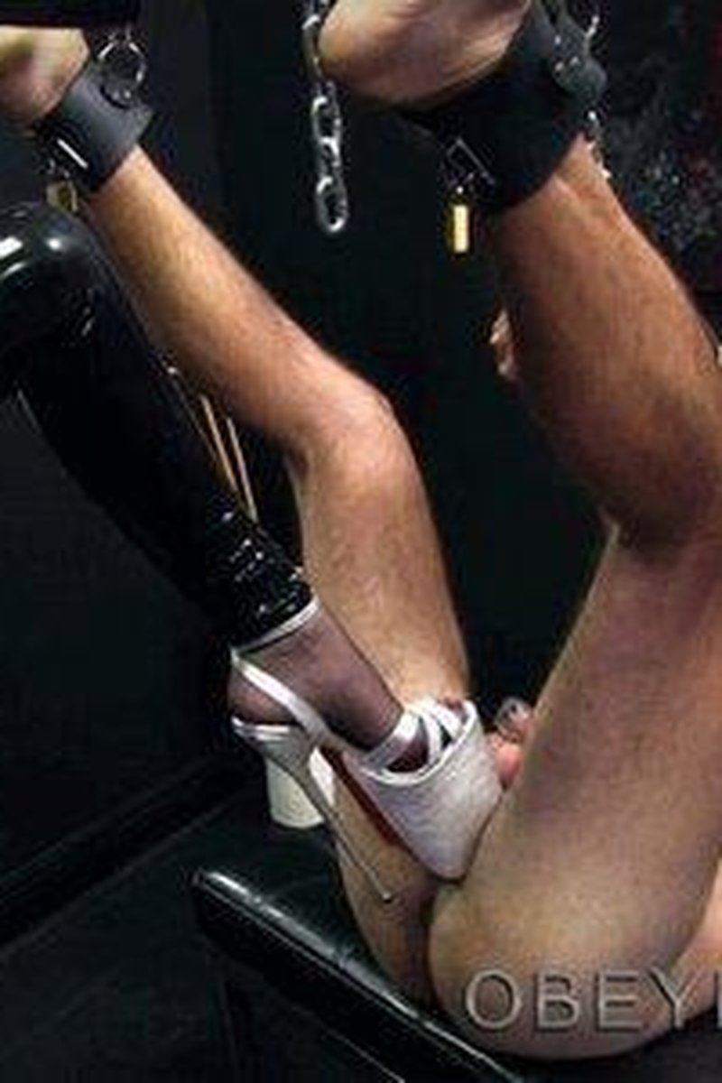 Stocking Tease - Qt - Screenshot 1 of 4 - Femdom