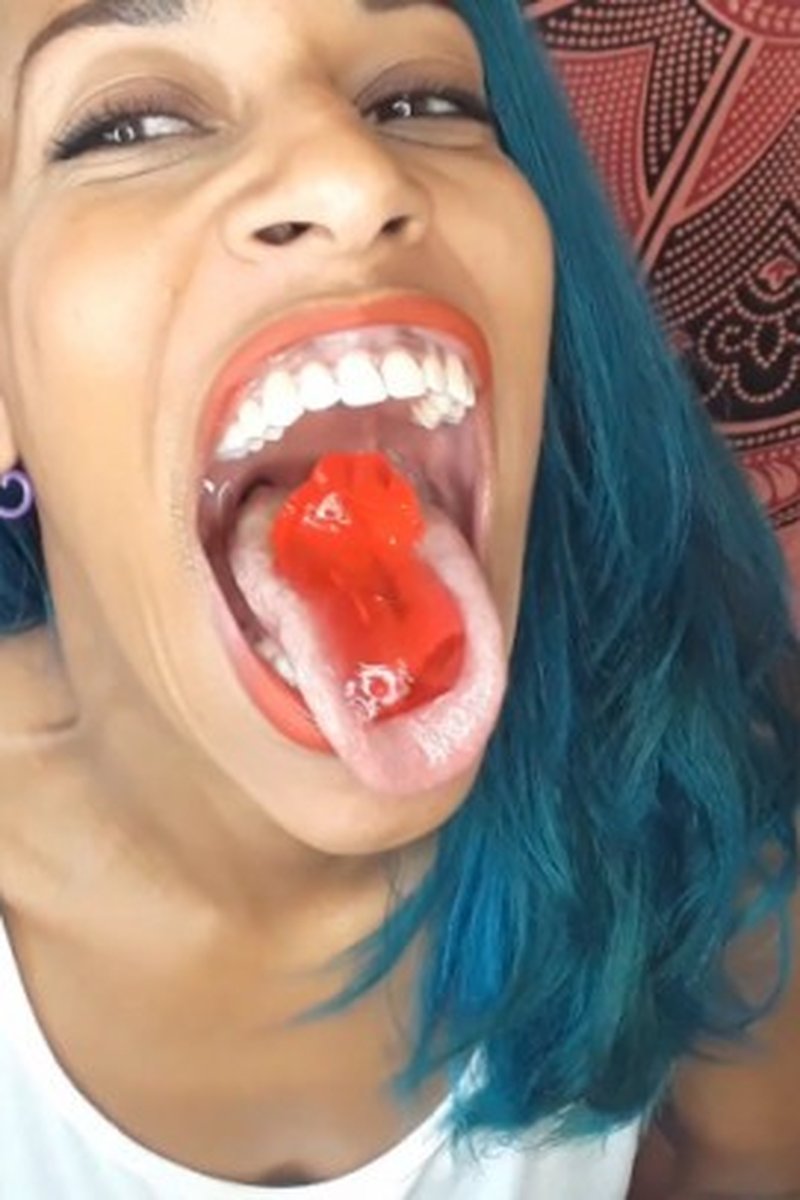 Open Mouth Jelly Swallowing - Screenshot 1 of 4 - Fetish