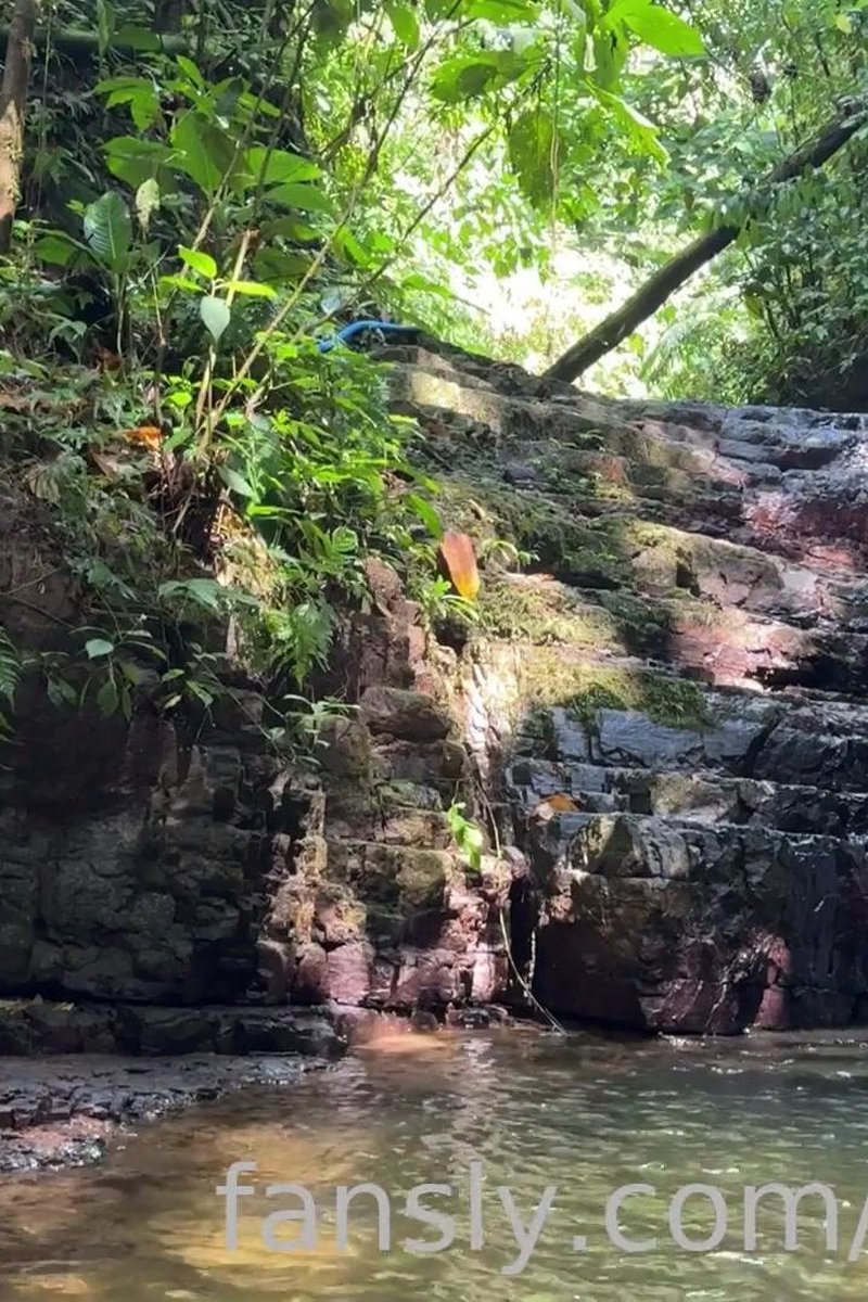 Waterfall Time - Screenshot 1 of 4 - Flashing