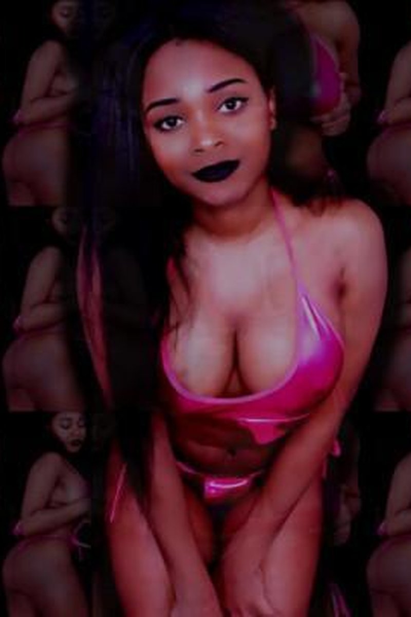 Everybody Does It - Screenshot 1 of 4 - Femdom