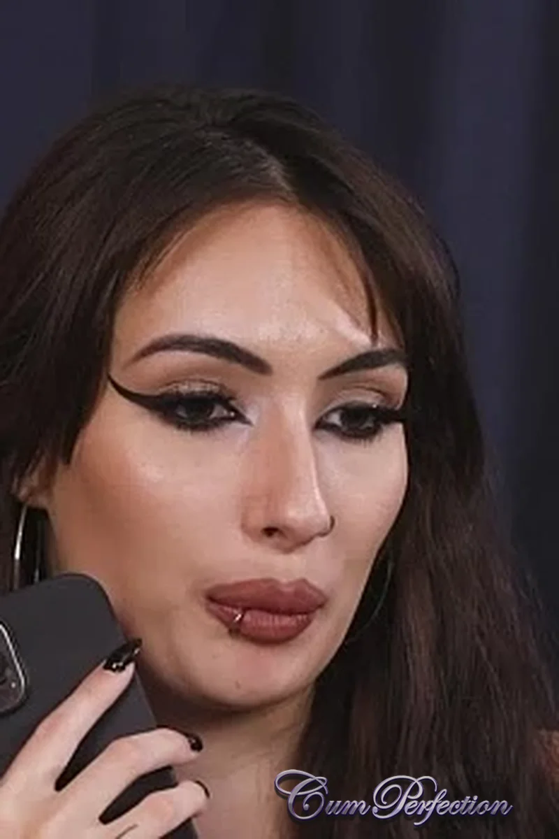 Jealous Selfies - Screenshot 1 of 4 - Blowjob