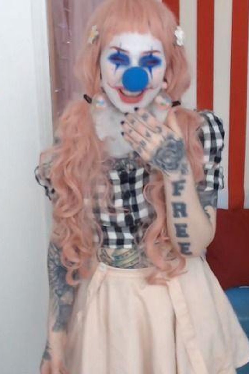 Circus Clown SPH - Screenshot 1 of 4 - Bitch