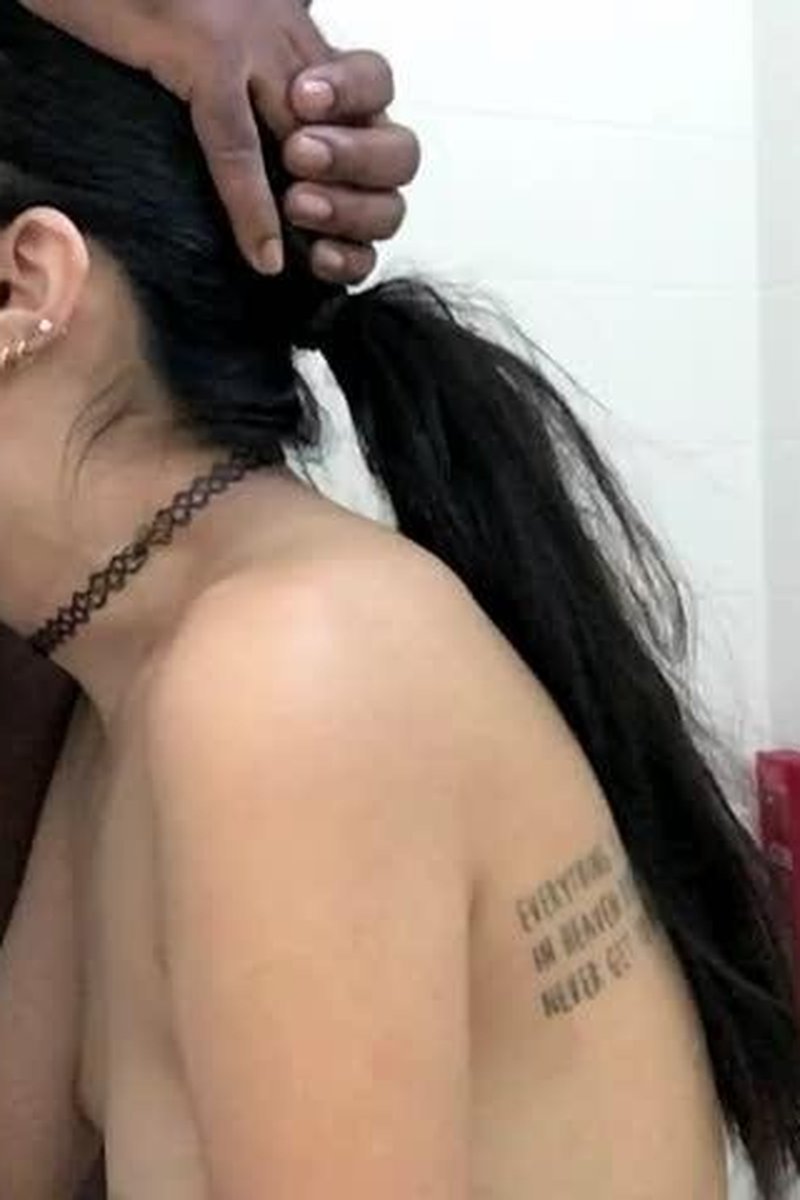Eva Yi Gets Pee - Screenshot 1 of 4 - Asian
