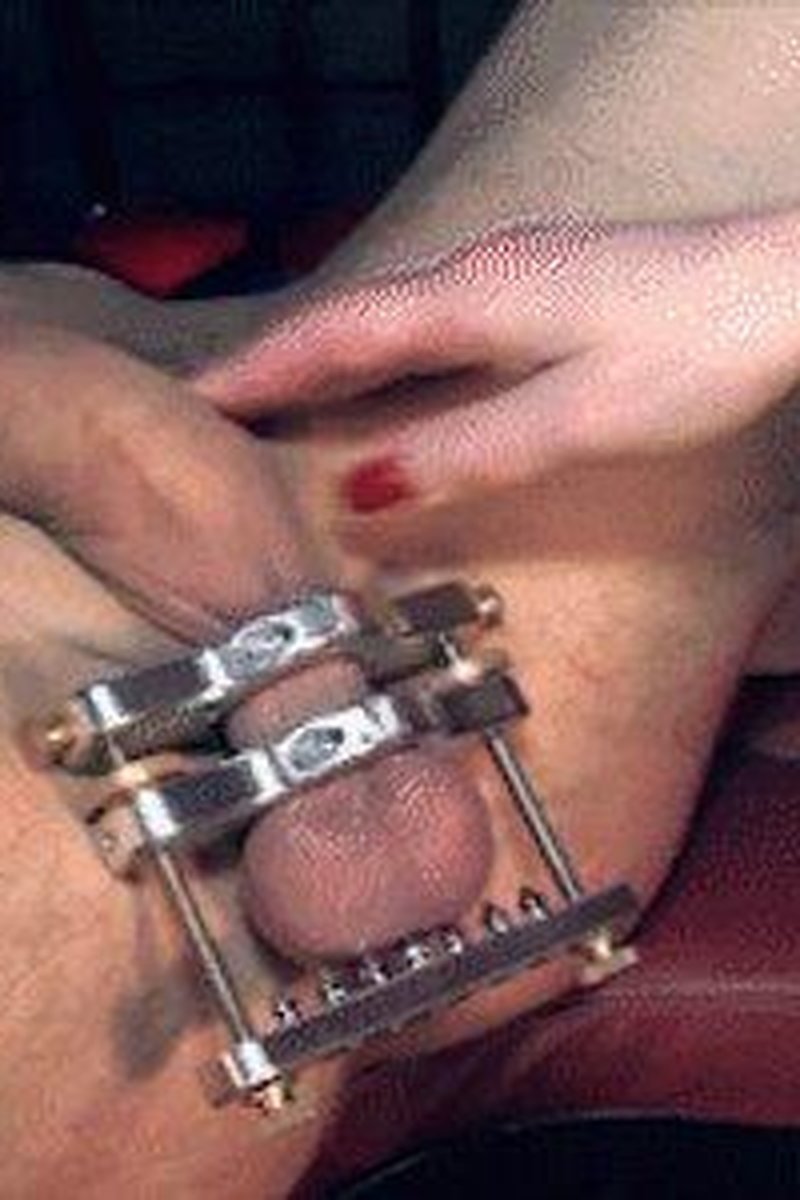 Ball Crushing - Screenshot 1 of 4 - Femdom