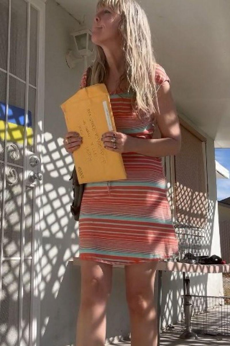 Protest Pee - Screenshot 1 of 4 - MILF (30+)