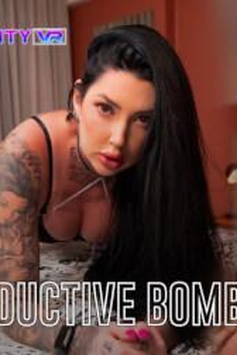 Seductive Bombshell - Screenshot 1 of 4 - Blowjob