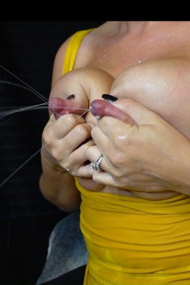 Side View Sucking - Screenshot 1 of 4 - Breast Sucking