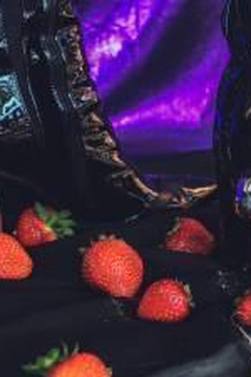 Strawberry Boot Stomping! - Screenshot 1 of 4 - Blonde Hair (Female)