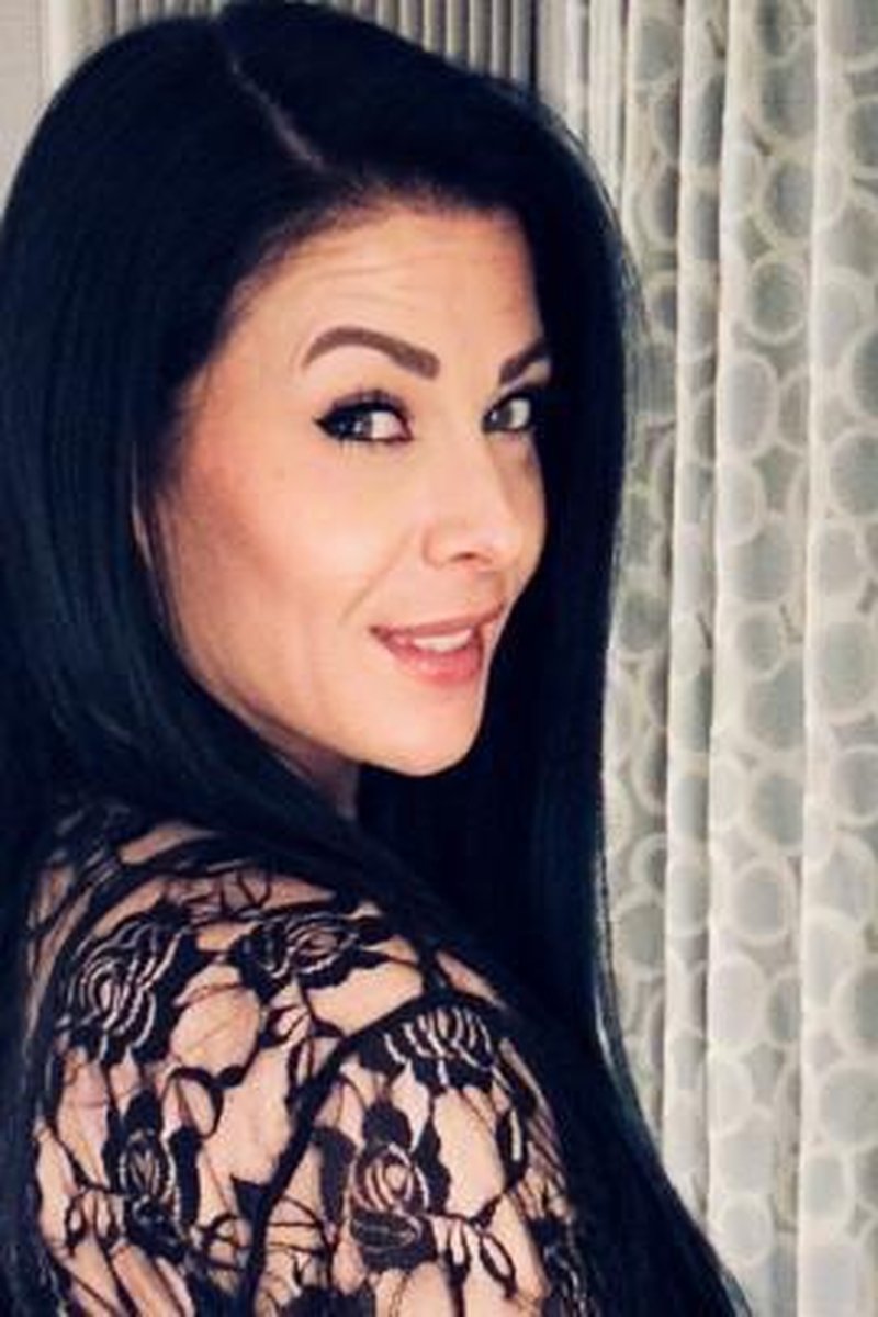 MILF Status - Screenshot 1 of 4 - Fetish
