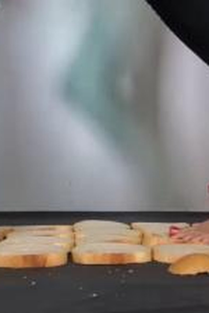 Sliced Bread Trample - Screenshot 1 of 4 - Barefoot