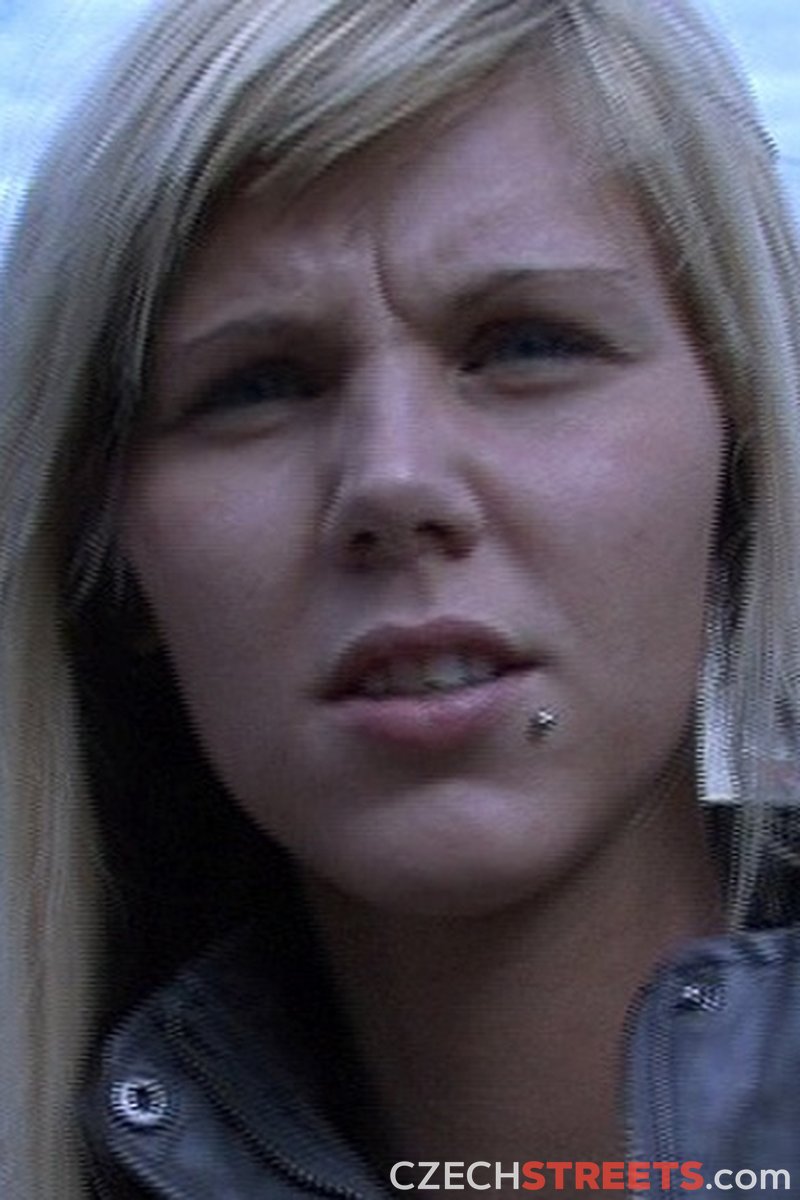 Slim Ilona - Screenshot 1 of 4 - Blond Hair