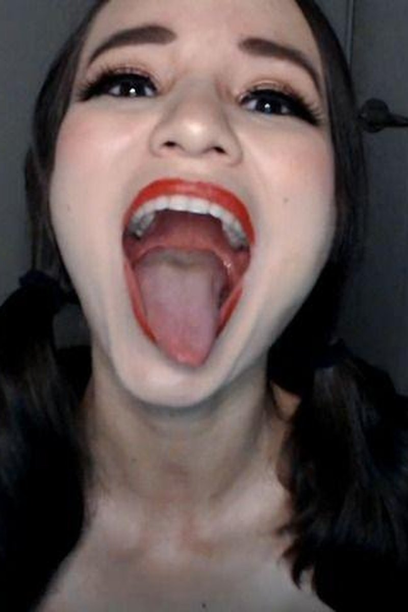 POV Deepthroat BJ With 7 Inch Dildo - Screenshot 1 of 4 - Deepthroat
