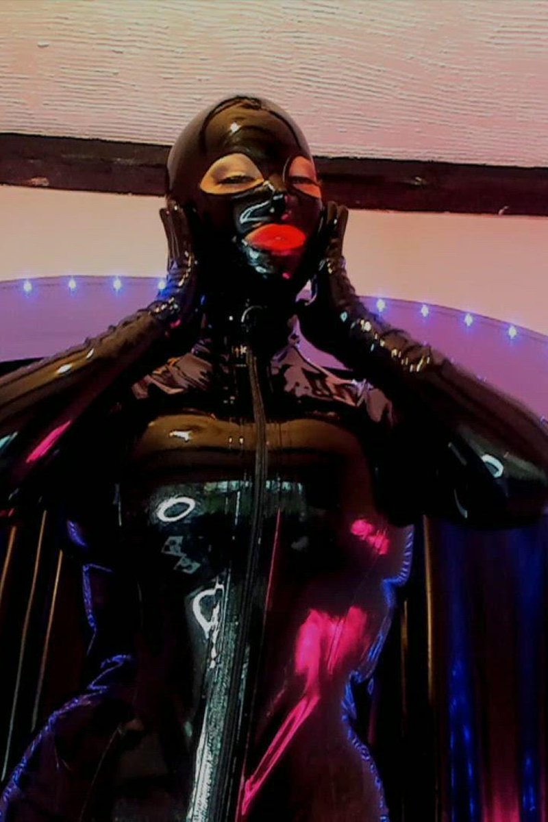 Dressing Up - Screenshot 1 of 4 - Big Tits