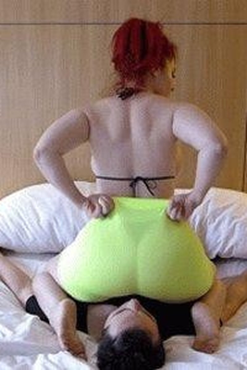 Training Ass Smother - Andrea Rosu Mp4 - Screenshot 1 of 4 - Asphyxiation