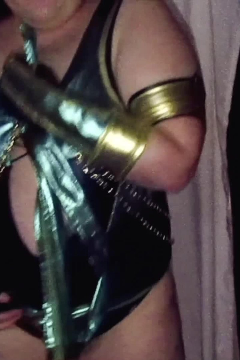 Jade Striptease - Screenshot 1 of 4 - BBW