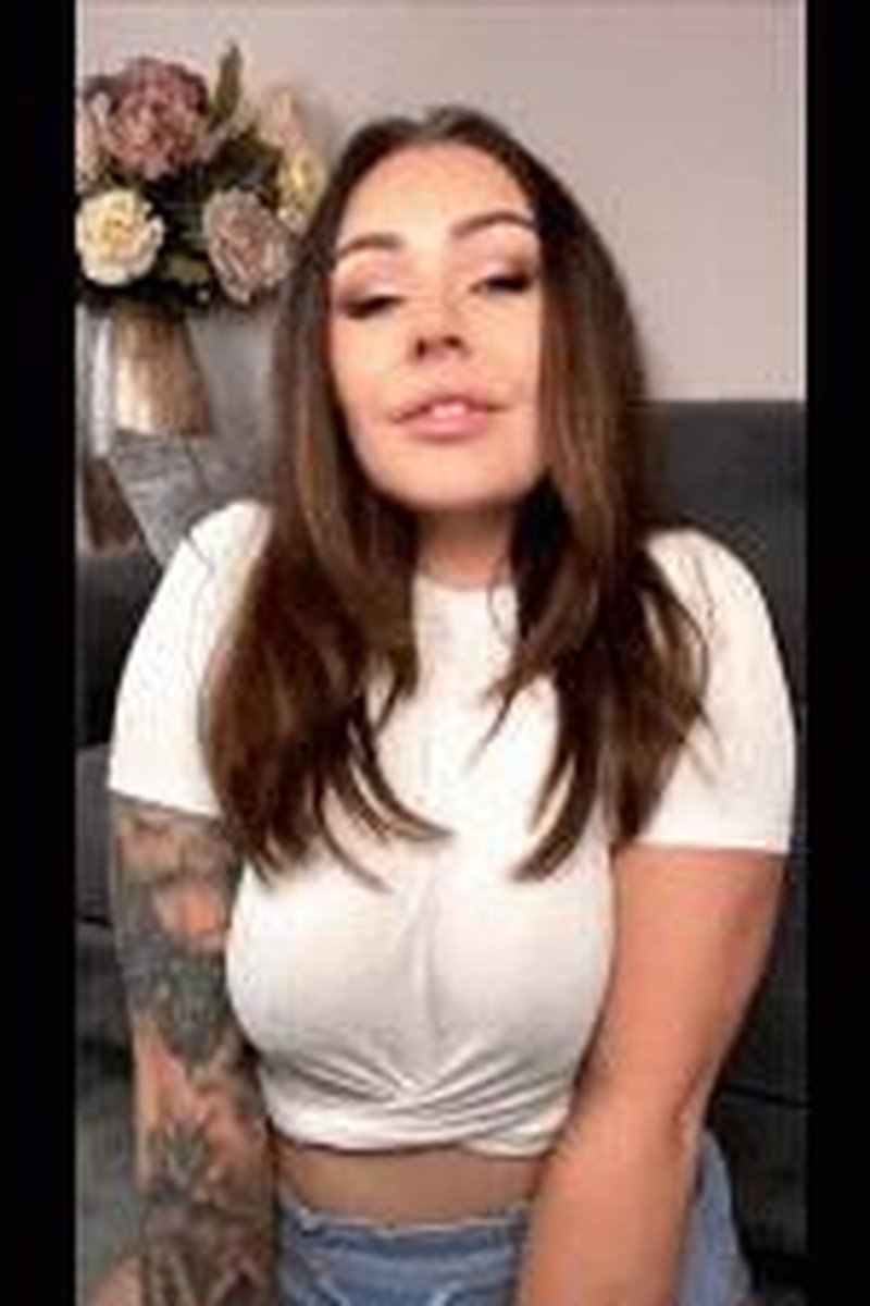 Boobs - Screenshot 1 of 4 - Brown Hair